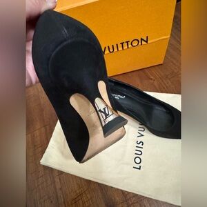 Louis Vuitton black suede pumps with a silver-tone logo heel
